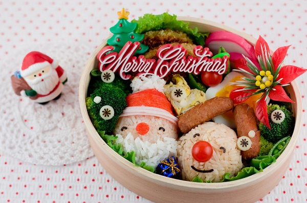 Đón Giáng sinh đang đến rất gần, bạn đã sẵn sàng cho một bữa tiệc thật long trọng chưa? Hãy xem hình ảnh về trang trí món ăn Giáng sinh để tạo ra không khí ấm áp và thêm phần lung linh cho bữa tiệc của bạn nhé.