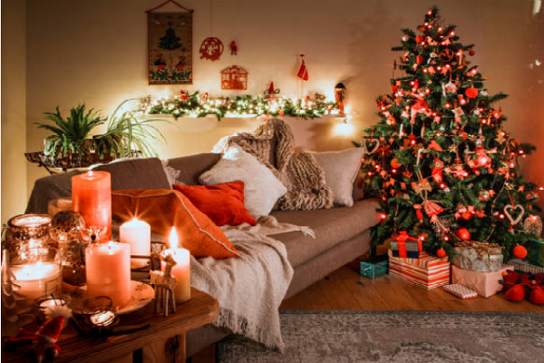 Bắt đầu từ việc lựa chọn cây thông đến việc trang trí nó, làm sao để tạo ra không gian Noel ấm cúng, lung linh là điều mà chúng ta đang trông mong. Hãy đến và chiêm ngưỡng những cách trang trí cây thông Noel tuyệt đẹp mang đến một mùa lễ hội trọn vẹn.