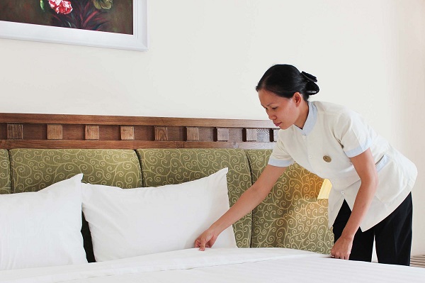 Nhân viên buồng phòng là một bộ phận quan trọng trong ngành khách sạn. Nếu bạn muốn thử sức trong công việc này và hiểu rõ tầm quan trọng của một phòng khách sạn sạch sẽ và tiện nghi, hãy xem ảnh liên quan để biết thêm chi tiết về tuyển dụng.