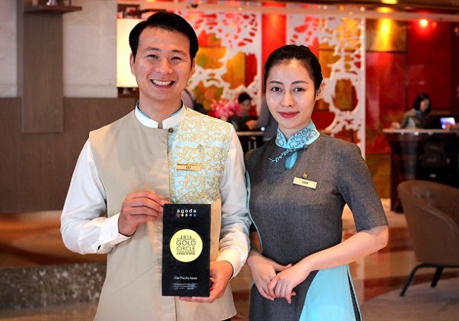 25+ Mẫu đồng phục đẹp cho nhân viên lễ tân khách sạn