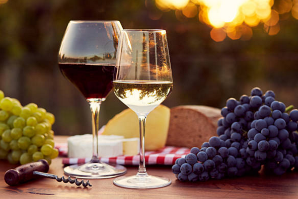 Với thông tin đầy đủ về rượu vang, bạn sẽ hiểu được những bí mật đằng sau những hạt nho đỏ thơm ngon. Hãy đến với chúng tôi để biết thêm thông tin chi tiết về rượu vang.