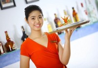 Hướng dẫn cách bưng khay phục vụ cho nhân viên nhà hàng