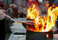 6 Mẹo Hay Xử Lý Hiệu Quả Mùi Thức Ăn Bị Cháy Nhân Viên Bếp Cần Biết